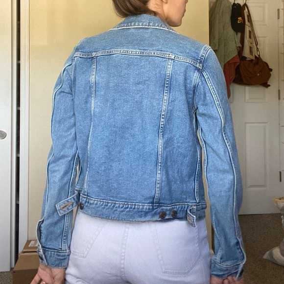 Levi’s Cropped Denim Jacket - Picture 6 of 7